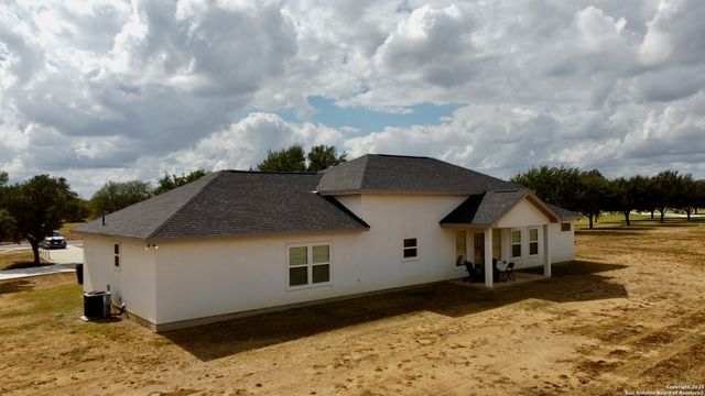 1313 Fm 3175, Lytle, TX 78052