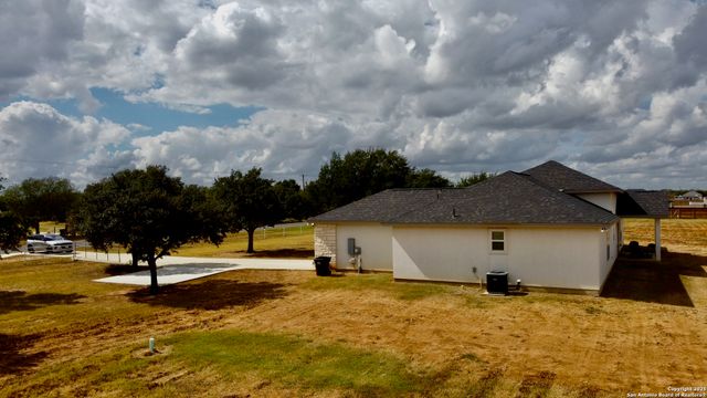 1313 Fm 3175, Lytle, TX 78052