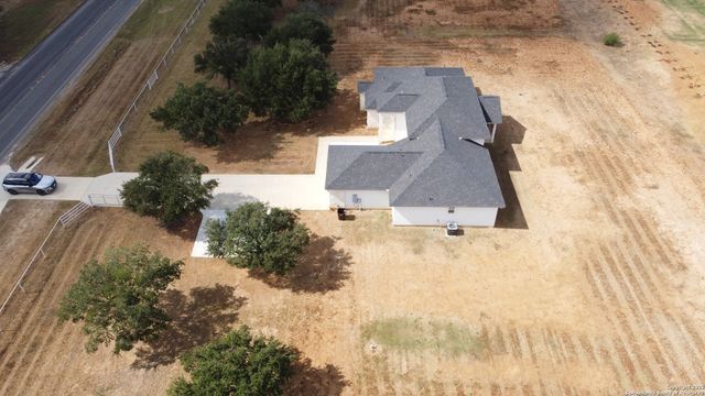 1313 Fm 3175, Lytle, TX 78052