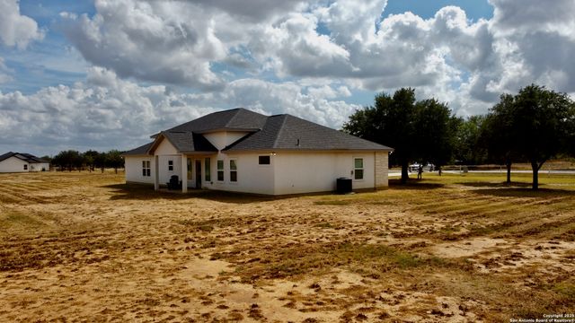 1313 Fm 3175, Lytle, TX 78052