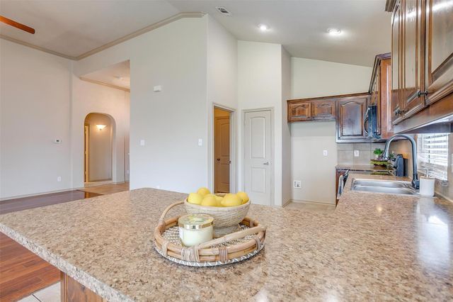 1136 Roping Reins Way, Fort Worth, TX 76052