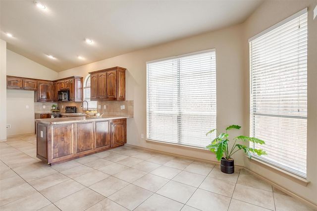 1136 Roping Reins Way, Fort Worth, TX 76052