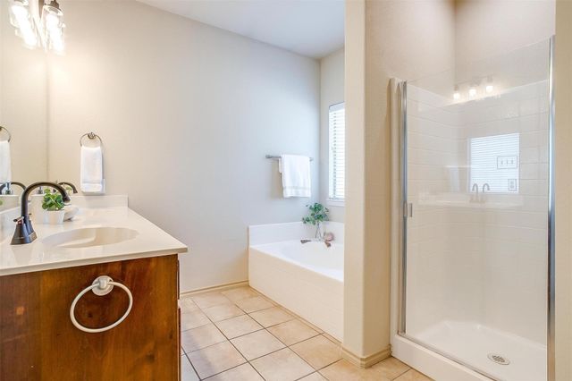 1136 Roping Reins Way, Fort Worth, TX 76052