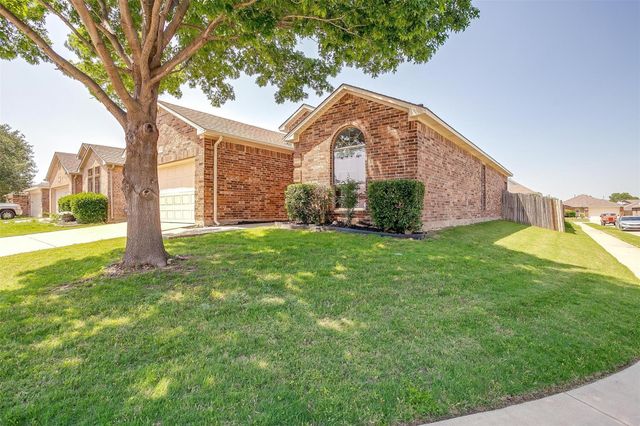 1136 Roping Reins Way, Fort Worth, TX 76052