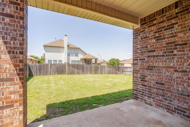 1136 Roping Reins Way, Fort Worth, TX 76052