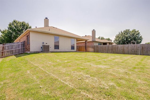1136 Roping Reins Way, Fort Worth, TX 76052