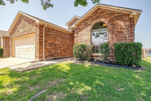 1136 Roping Reins Way, Fort Worth, TX 76052