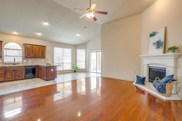 1136 Roping Reins Way, Fort Worth, TX 76052