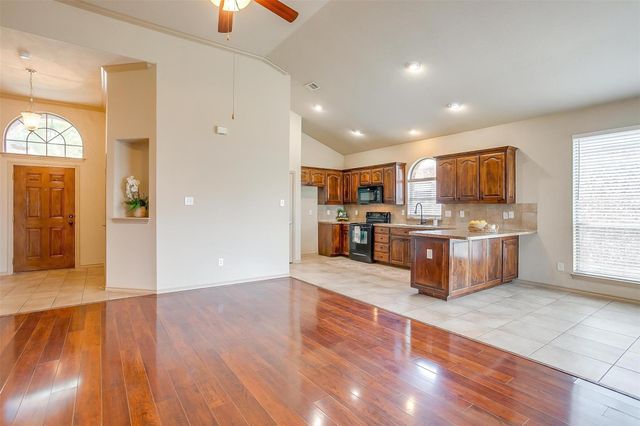 1136 Roping Reins Way, Fort Worth, TX 76052
