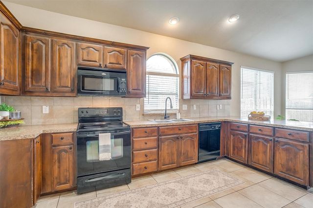 1136 Roping Reins Way, Fort Worth, TX 76052