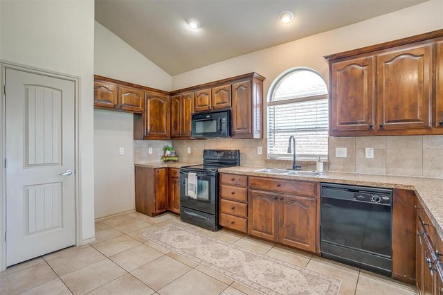 1136 Roping Reins Way, Fort Worth, TX 76052