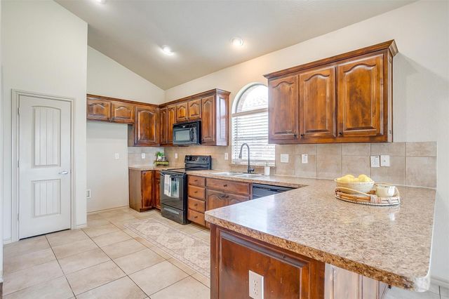 1136 Roping Reins Way, Fort Worth, TX 76052