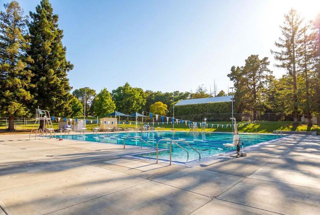 2084 Mallard Dr, Walnut Creek, CA 94597