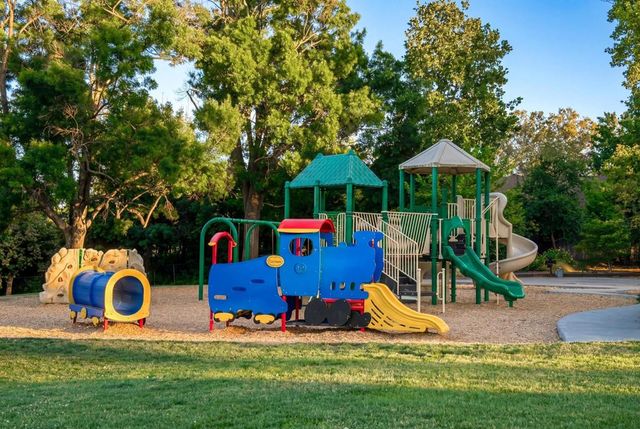 2084 Mallard Dr, Walnut Creek, CA 94597