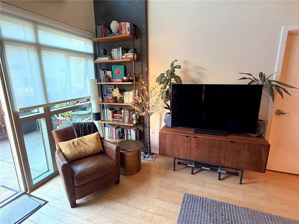 Image 2 of property listing at 800 The Mark 102, San Diego, CA 92101