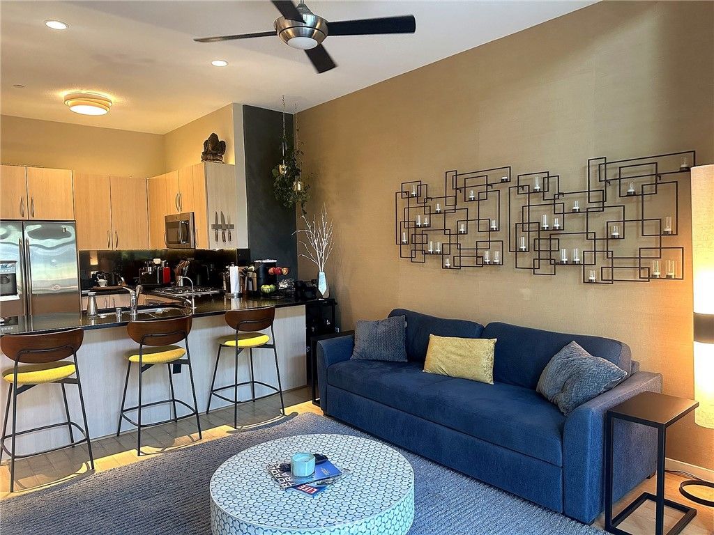 Image 3 of property listing at 800 The Mark 102, San Diego, CA 92101