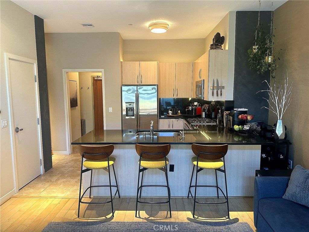 Image 4 of property listing at 800 The Mark 102, San Diego, CA 92101