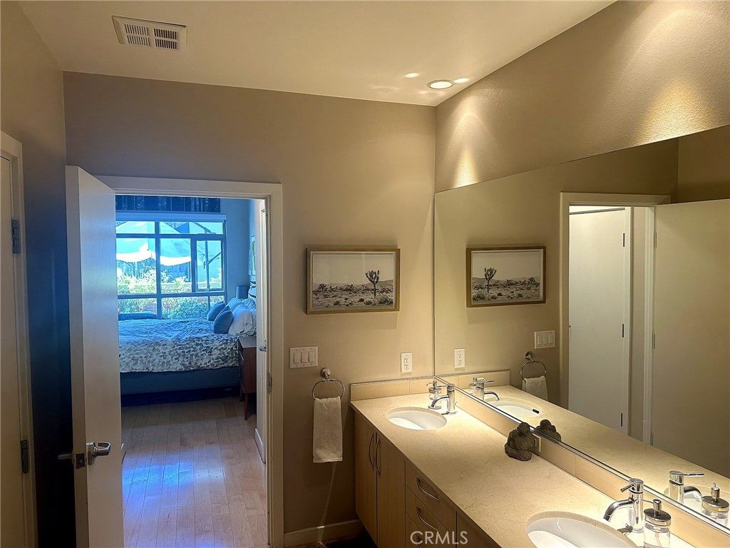 Image 6 of property listing at 800 The Mark 102, San Diego, CA 92101