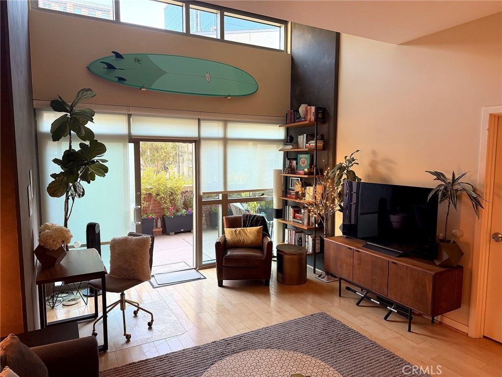 Image 8 of property listing at 800 The Mark 102, San Diego, CA 92101