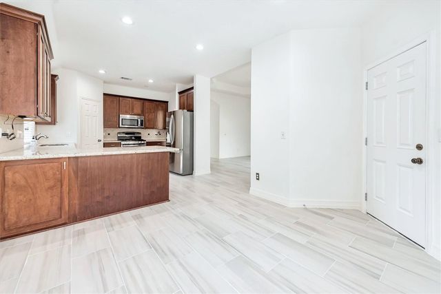 130 W Stockbridge Landing Circle, The Woodlands, TX 77382