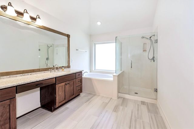 130 W Stockbridge Landing Circle, The Woodlands, TX 77382