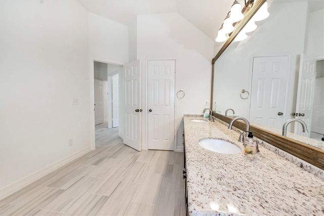 130 W Stockbridge Landing Circle, The Woodlands, TX 77382