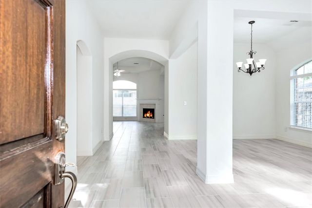 130 W Stockbridge Landing Circle, The Woodlands, TX 77382