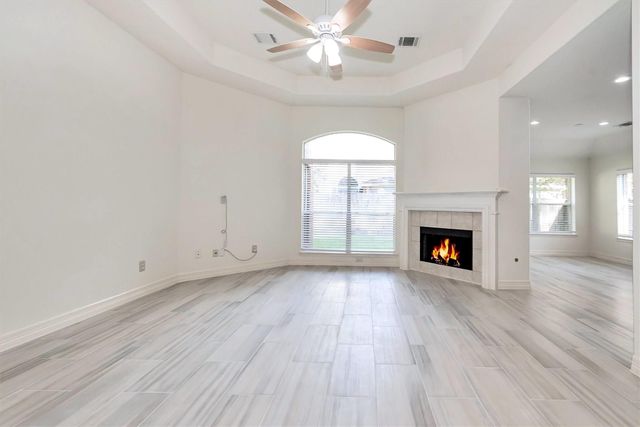 130 W Stockbridge Landing Circle, The Woodlands, TX 77382