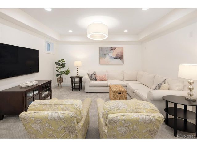 9221 E 33rd Ave, Denver, CO 80238