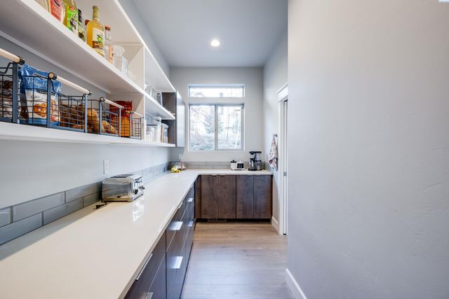 270 SW Golden Hills Drive, Pullman, WA 99163