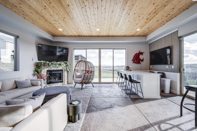 270 SW Golden Hills Drive, Pullman, WA 99163