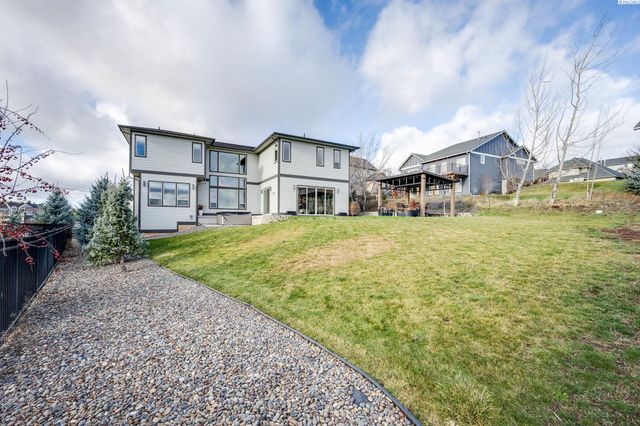 270 SW Golden Hills Drive, Pullman, WA 99163