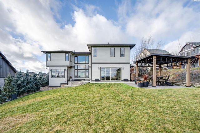 270 SW Golden Hills Drive, Pullman, WA 99163