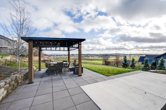 270 SW Golden Hills Drive, Pullman, WA 99163