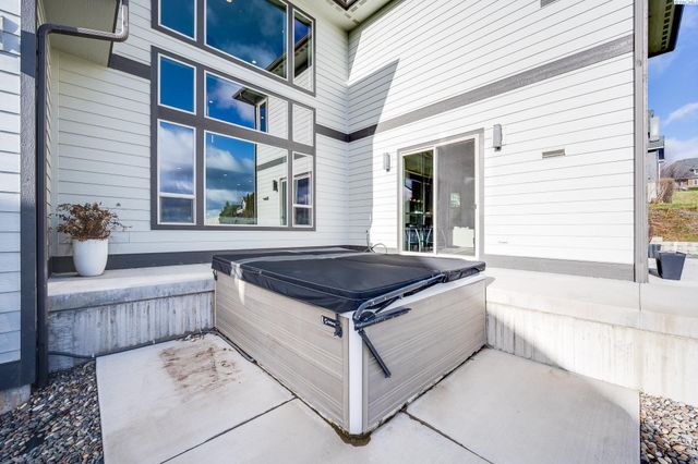 270 SW Golden Hills Drive, Pullman, WA 99163