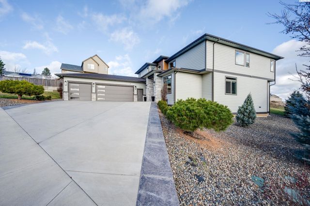 270 SW Golden Hills Drive, Pullman, WA 99163