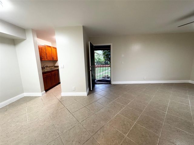10717 Cleary Boulevard 211, Plantation, FL 33324