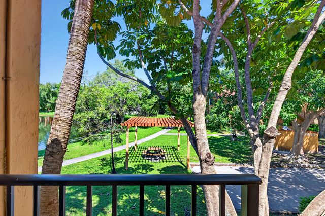 10717 Cleary Boulevard 211, Plantation, FL 33324