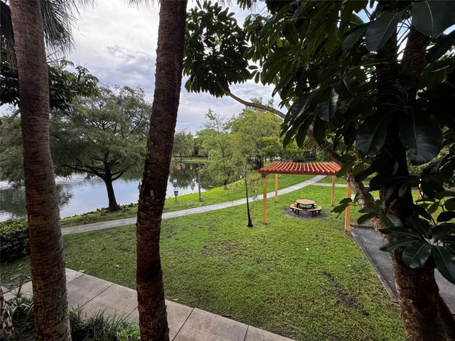 10717 Cleary Boulevard 211, Plantation, FL 33324