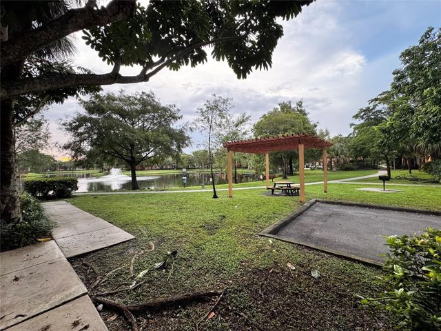10717 Cleary Boulevard 211, Plantation, FL 33324