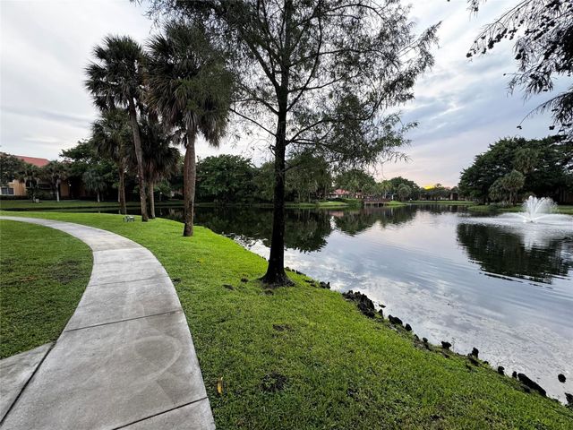 10717 Cleary Boulevard 211, Plantation, FL 33324
