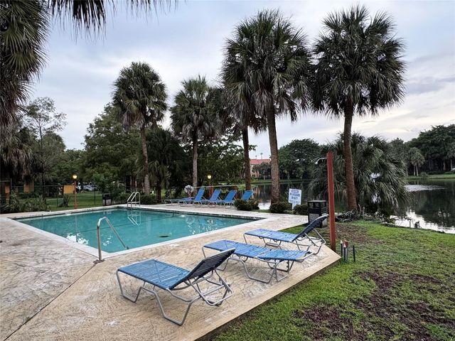 10717 Cleary Boulevard 211, Plantation, FL 33324