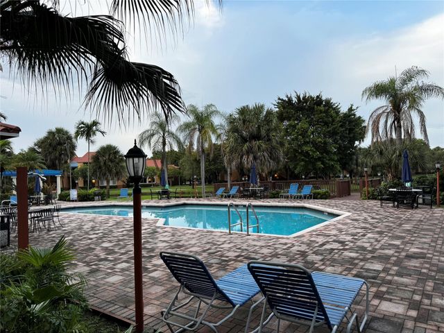 10717 Cleary Boulevard 211, Plantation, FL 33324