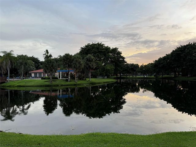 10717 Cleary Boulevard 211, Plantation, FL 33324