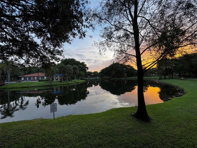 10717 Cleary Boulevard 211, Plantation, FL 33324