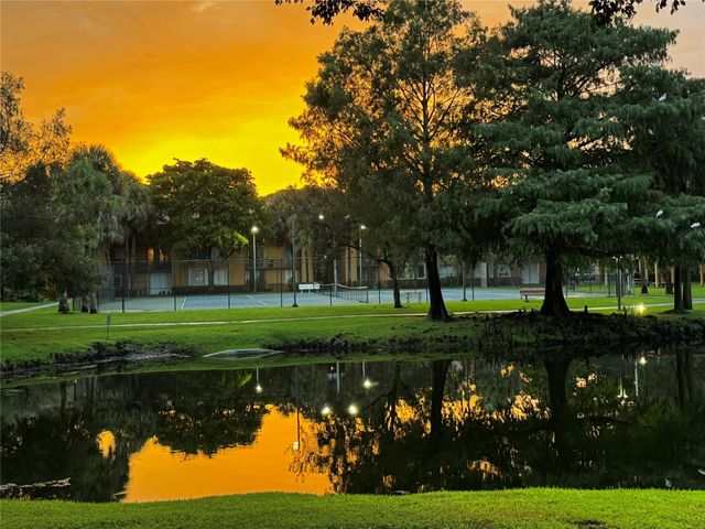10717 Cleary Boulevard 211, Plantation, FL 33324