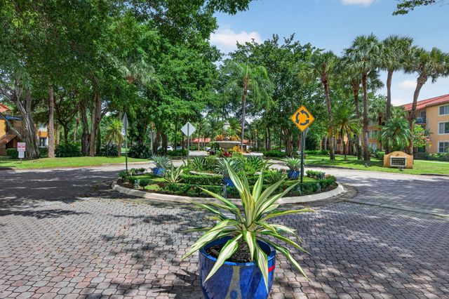 10717 Cleary Boulevard 211, Plantation, FL 33324