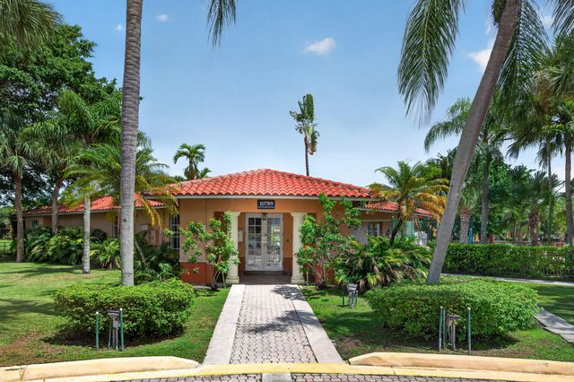 10717 Cleary Boulevard 211, Plantation, FL 33324