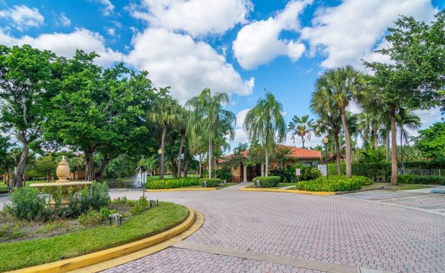 10717 Cleary Boulevard 211, Plantation, FL 33324