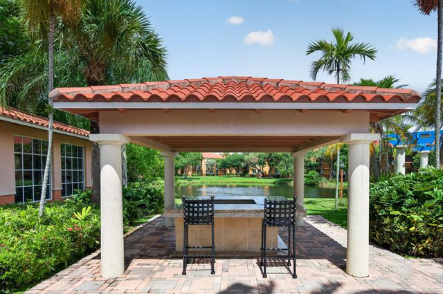 10717 Cleary Boulevard 211, Plantation, FL 33324